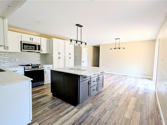 4th image of 2902 N Erie Ave