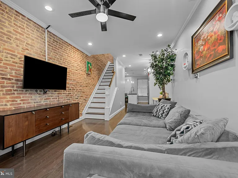 902 N Milton Ave — Photo 5
