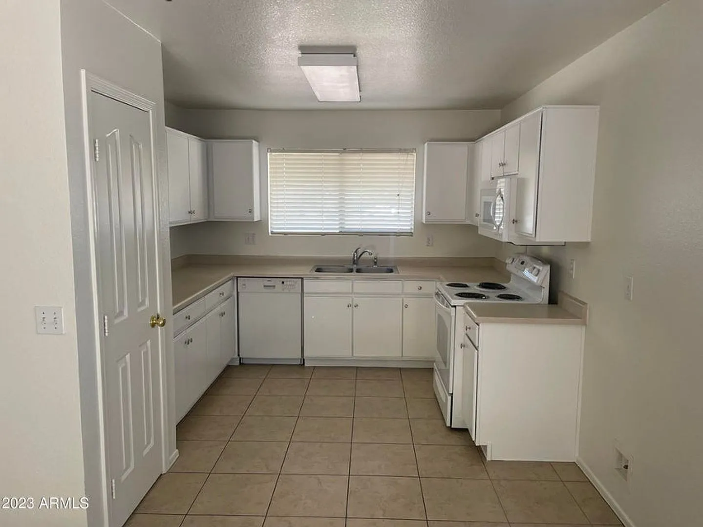 3 bedroom 2 bath in Chandler! — Photo 3