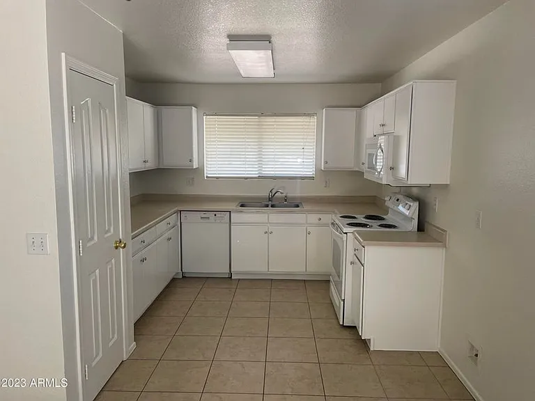 6152 S Sharon Ct — Photo 3