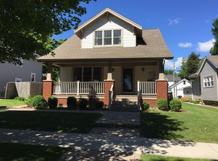 916 N 6th St, Manitowoc, WI 54220