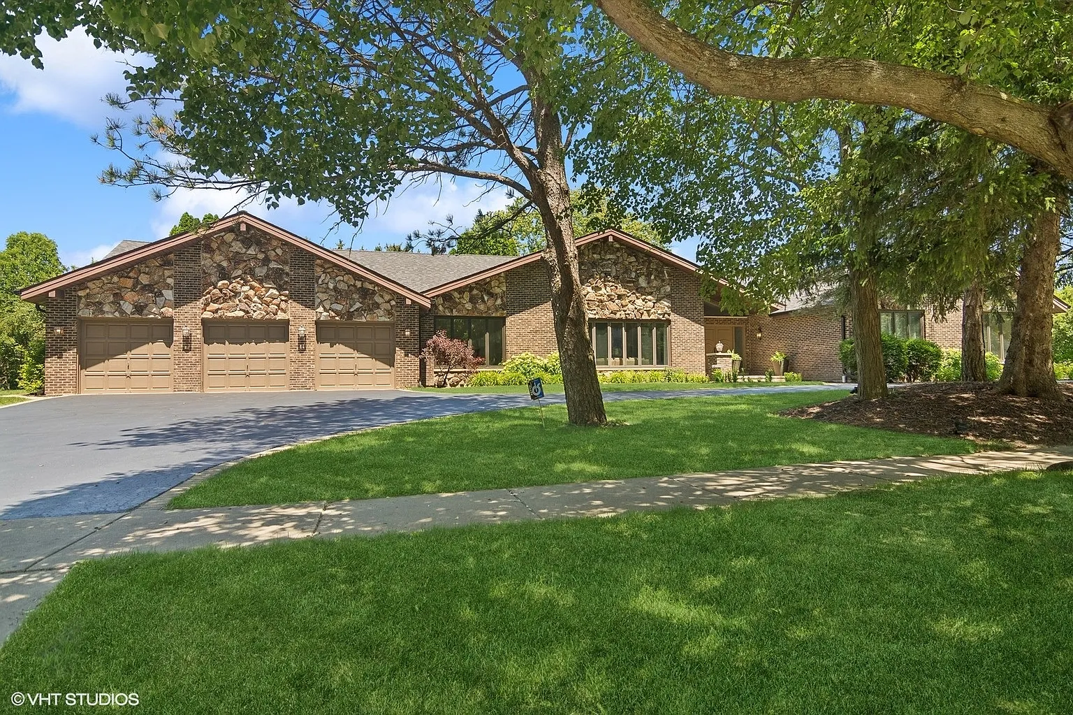 2111 Malory Ln photo 1