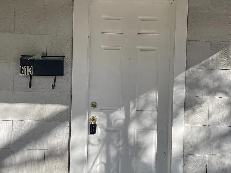 613 S Fielder Rd — Photo 2