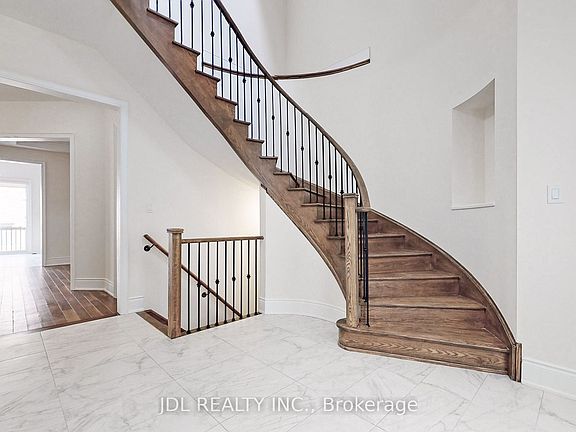 2nd image of 95 Giardina Cres