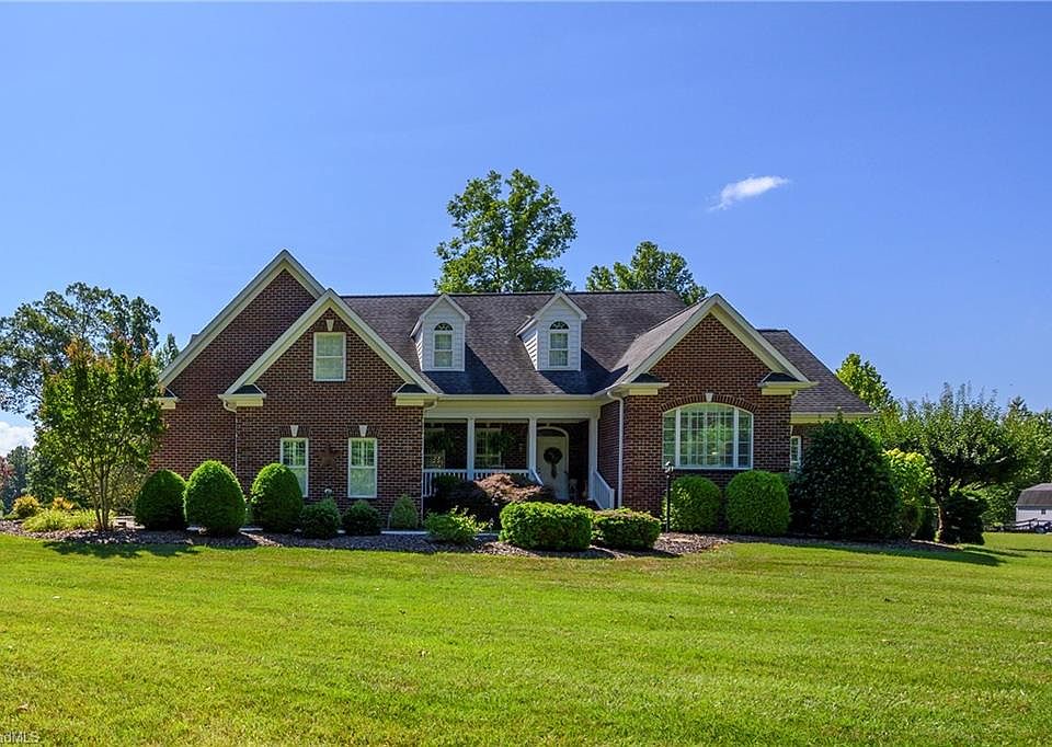 1st image of 371 Glenrobin Dr