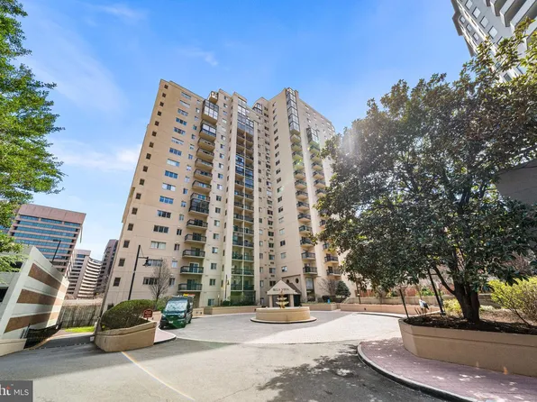 1211 S Eads St APT 1305, Arlington, VA 22202