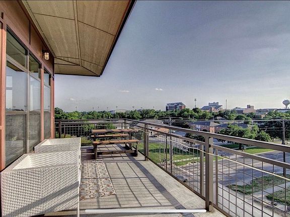 3rd image of 401 E Boyd St Suite 404
