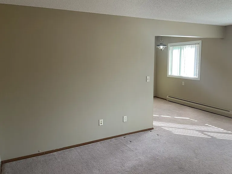 330 Annapolis — Photo 3