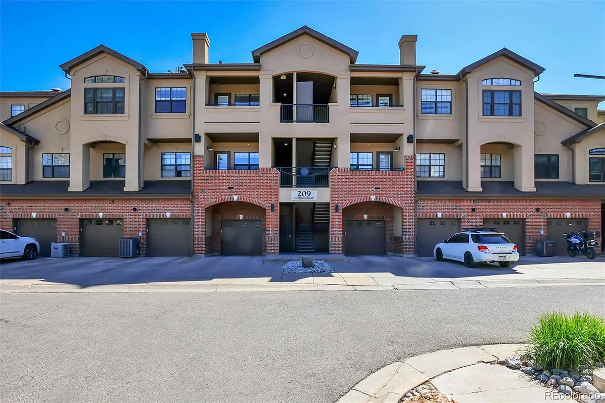 Building Photo - 209 Quebec St #I