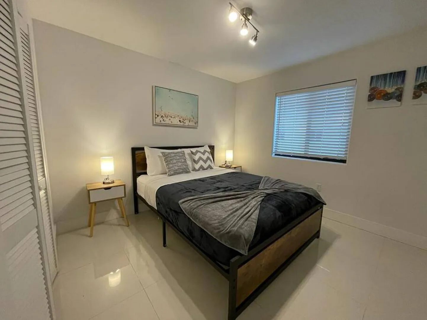 Upstairs 2bed/1 bath apt w/parking little habana — Photo 4