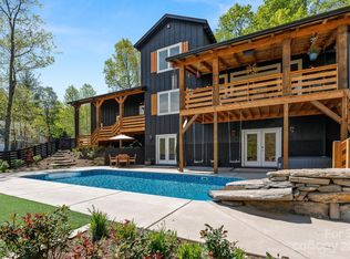 37 Nuthatch Ct, Fairview, NC 28730