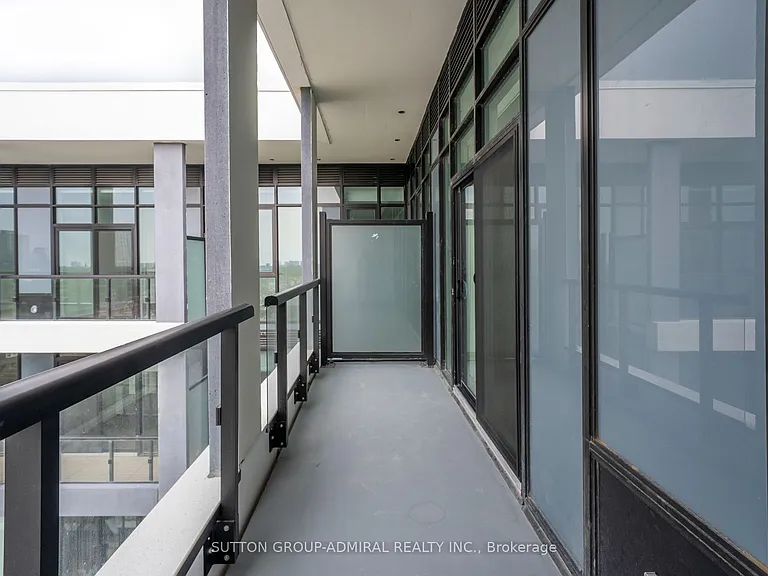 858 Dupont St #Penthouse 43 — Photo 40