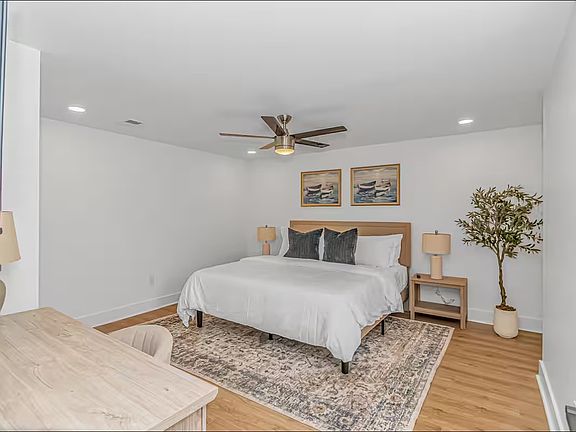 3rd image of 1406 Yaupon Dr #B