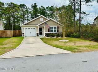 402 Ridgeway Dr, Sneads Ferry, NC 28460