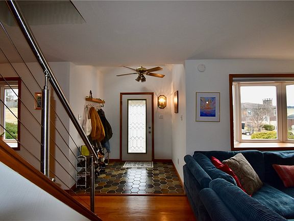 3rd image of 595 Maple Ave