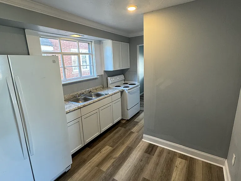 1056 Burkhardt Ave — Photo 8