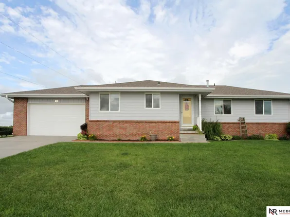 705 Larkspur Dr, Hickman, NE 68372
