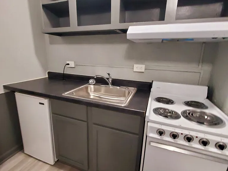 2205 Jones St — Photo 15