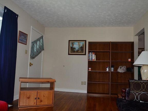 3rd image of 226 Broadview Dr