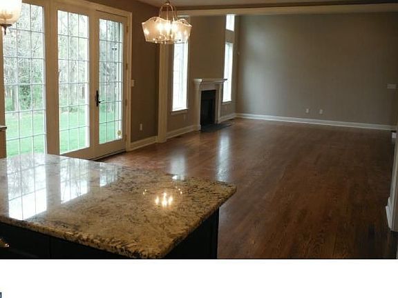 5th image of 608 Harpers Ln