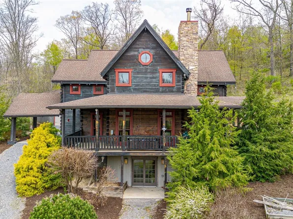 1070 W Lancaster Rd, Harmony, PA 16037