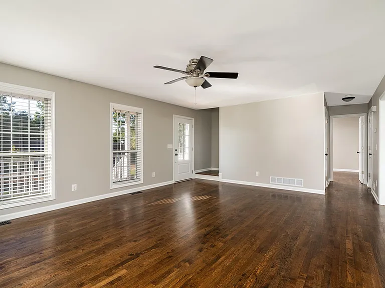325 Dobbs Rd — Photo 13