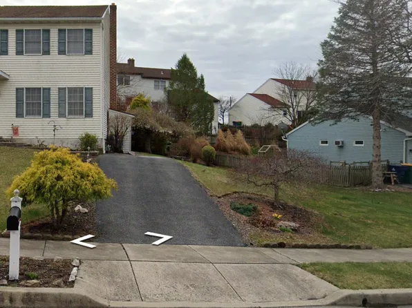1760 Acorn Dr, Sinking Spring, PA 19608