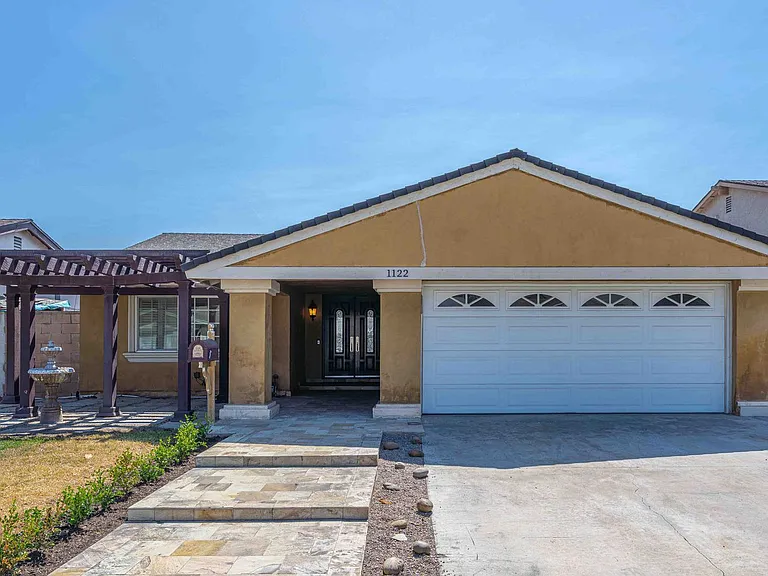 1122 S Peregrine Pl — Photo 1