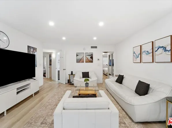 5414 Newcastle Ave APT 26, Encino, CA 91316