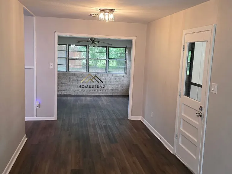 1704 Bradley St — Photo 5