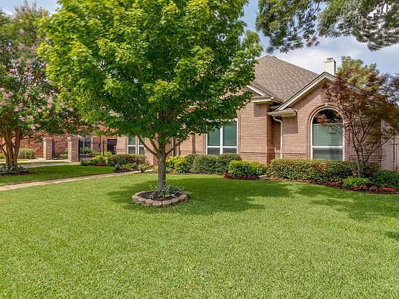 3rd image of 1410 The Lakes Ct
