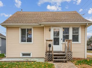 1901 25th St, Moline, IL 61265