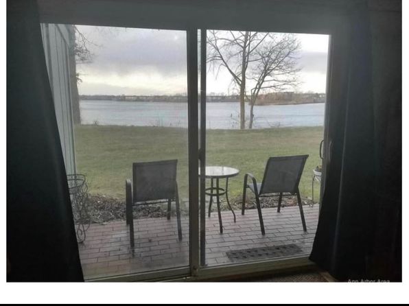 9625 Harbour Cove Ct, Ypsilanti, MI