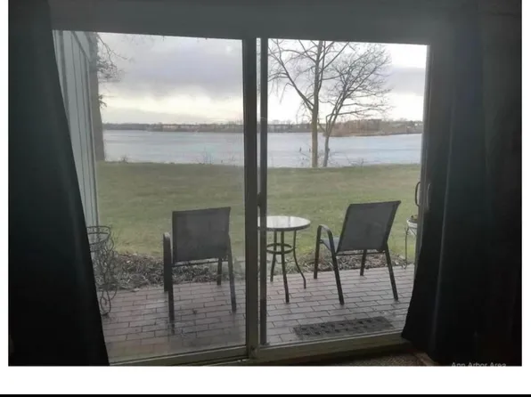9625 Harbour Cove Ct, Ypsilanti, MI 48197