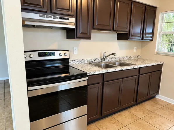 1025 McNamee St, Leesburg, FL