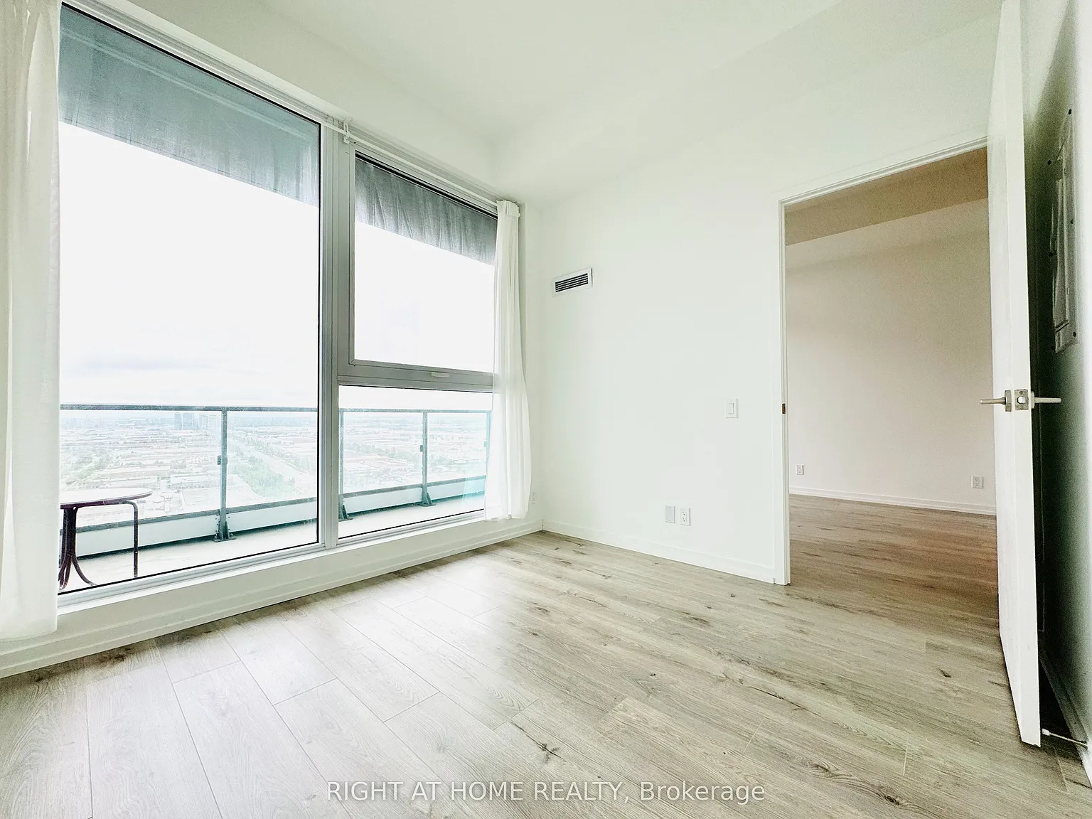 1 bed, $2,000 — Photo 3