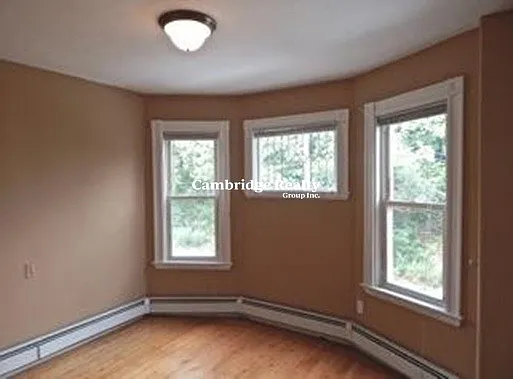 4 bed, 1.0 bath, 1100 sqft, $3,400 — Photo 4