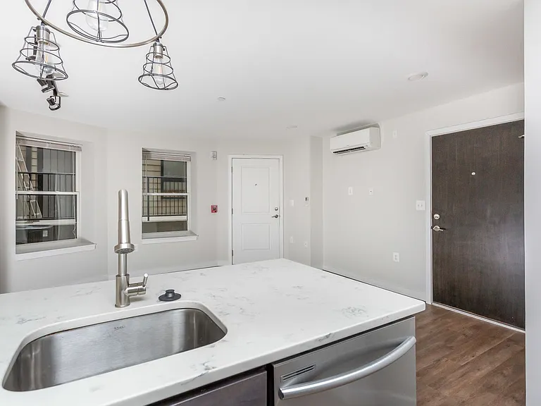 815 Park Ave — Photo 32