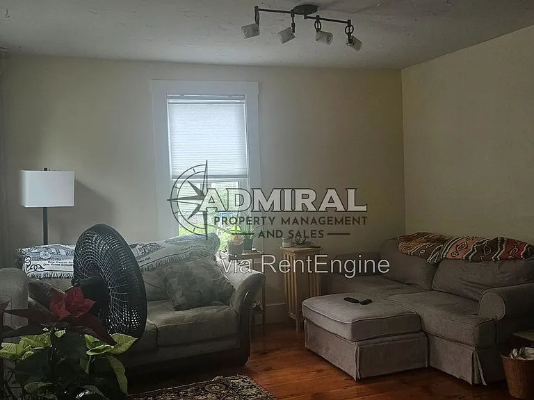 8 Maple St — Photo 2