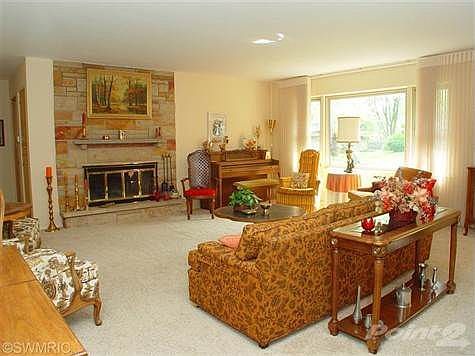 3rd image of 2801 Thayer Dr