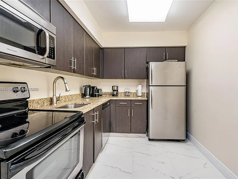 3300 NE 192nd St #LP17 — Photo 11