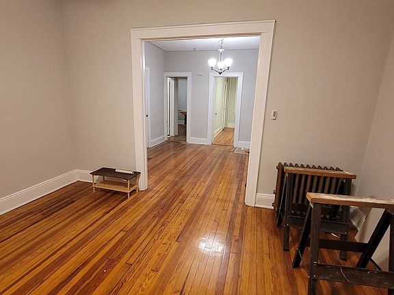 4th image of 6123 62nd St Floor 1