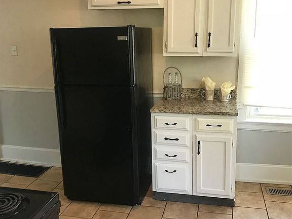 5th image of 214 Grand Ave