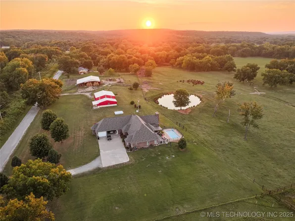 13067 Bristlecone Rd, Henryetta, OK 74437