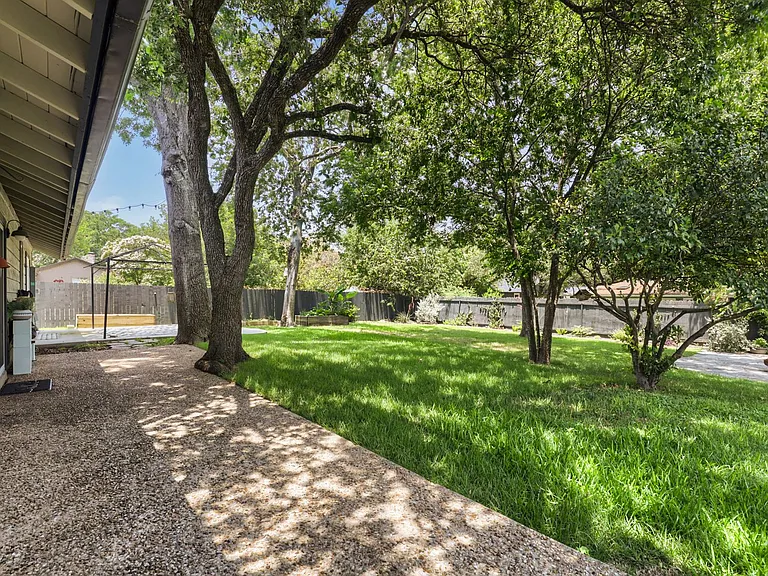 1602 Thornridge Rd — Photo 20