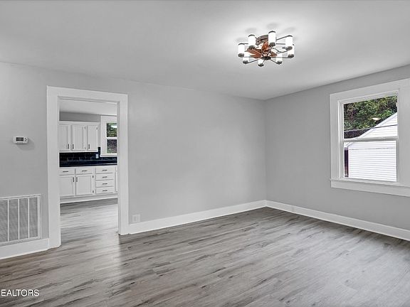 5th image of 3042 Forestdale Ave