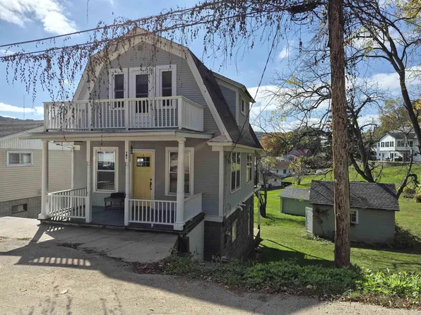 161 N 3rd St, Lansing, IA 52151