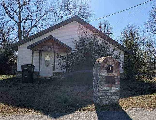 1st image of 111 W Parks St