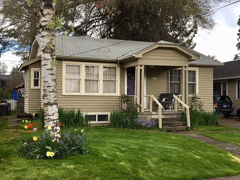 330 NW 21st St — Photo 1