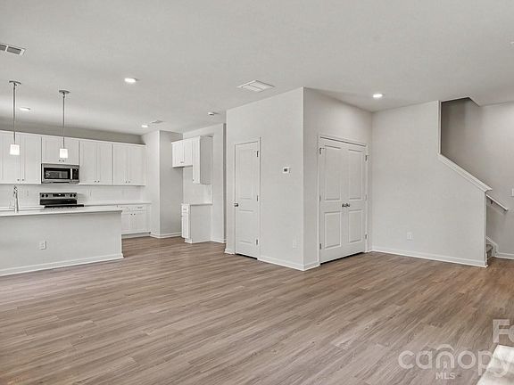 2nd image of 113 Little John Rd